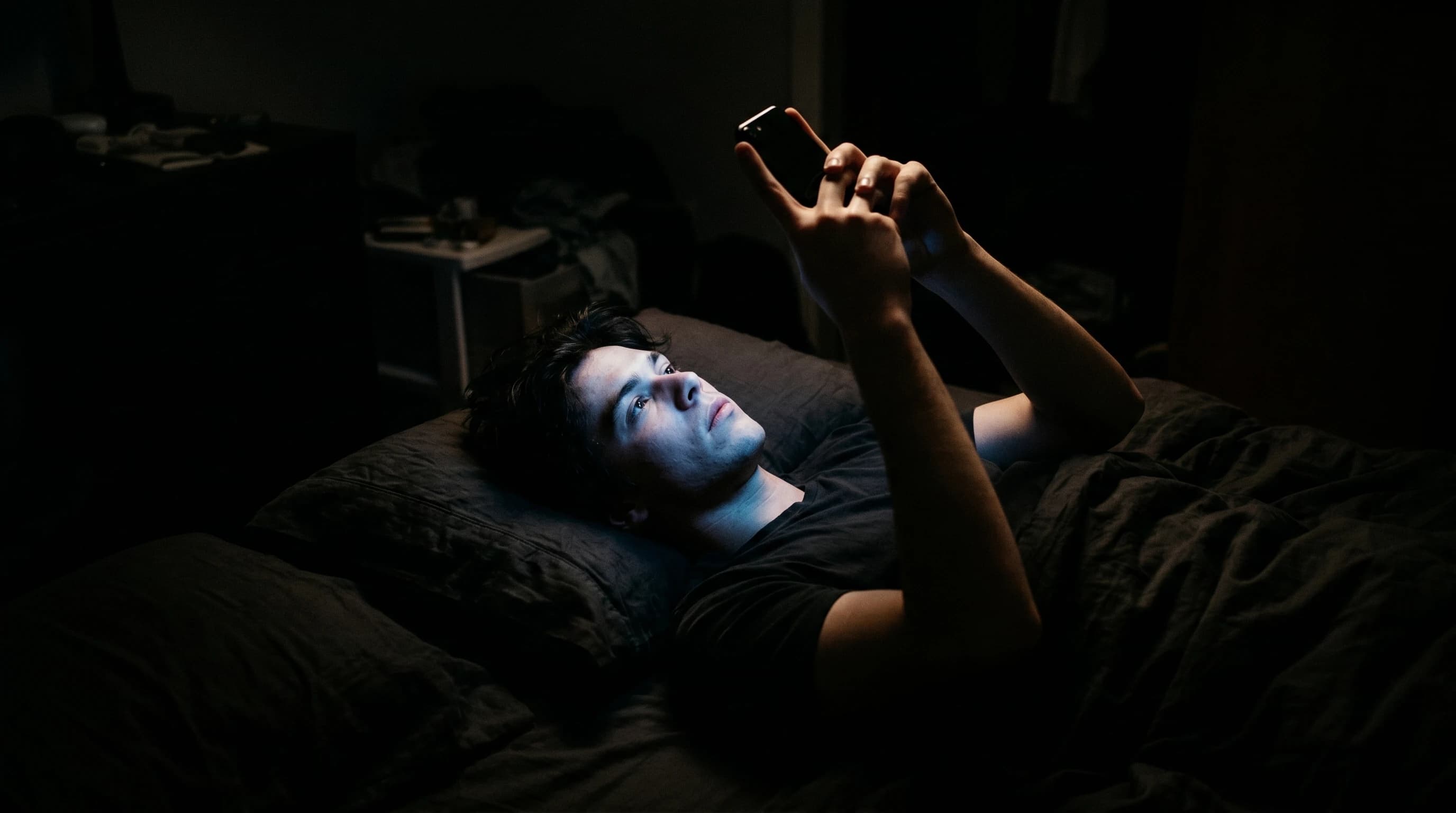 Ecrans avant le coucher : ce que la science montre sur la lumiere bleue et le sommeil